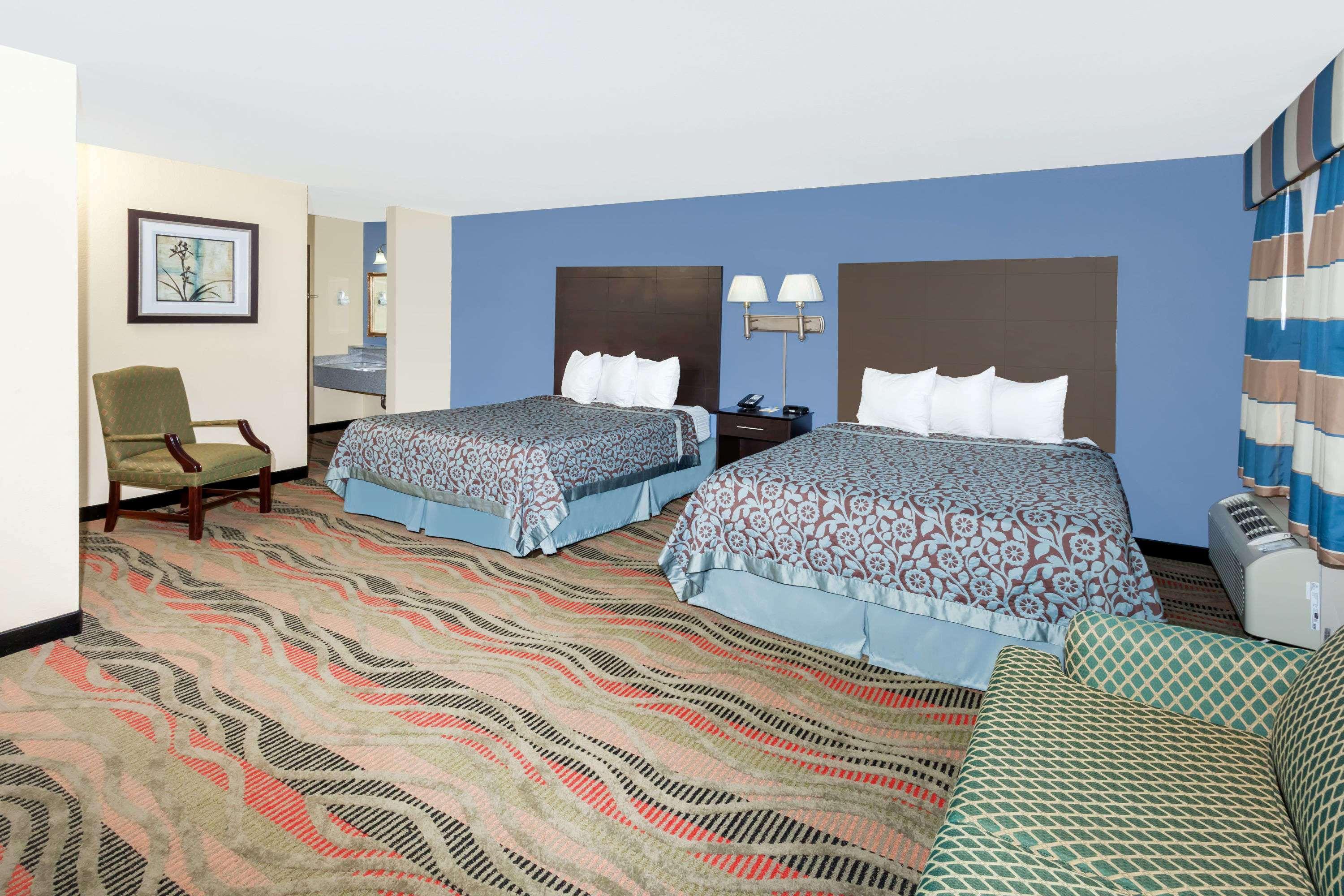 Days Inn By Wyndham Springfield Exteriör bild