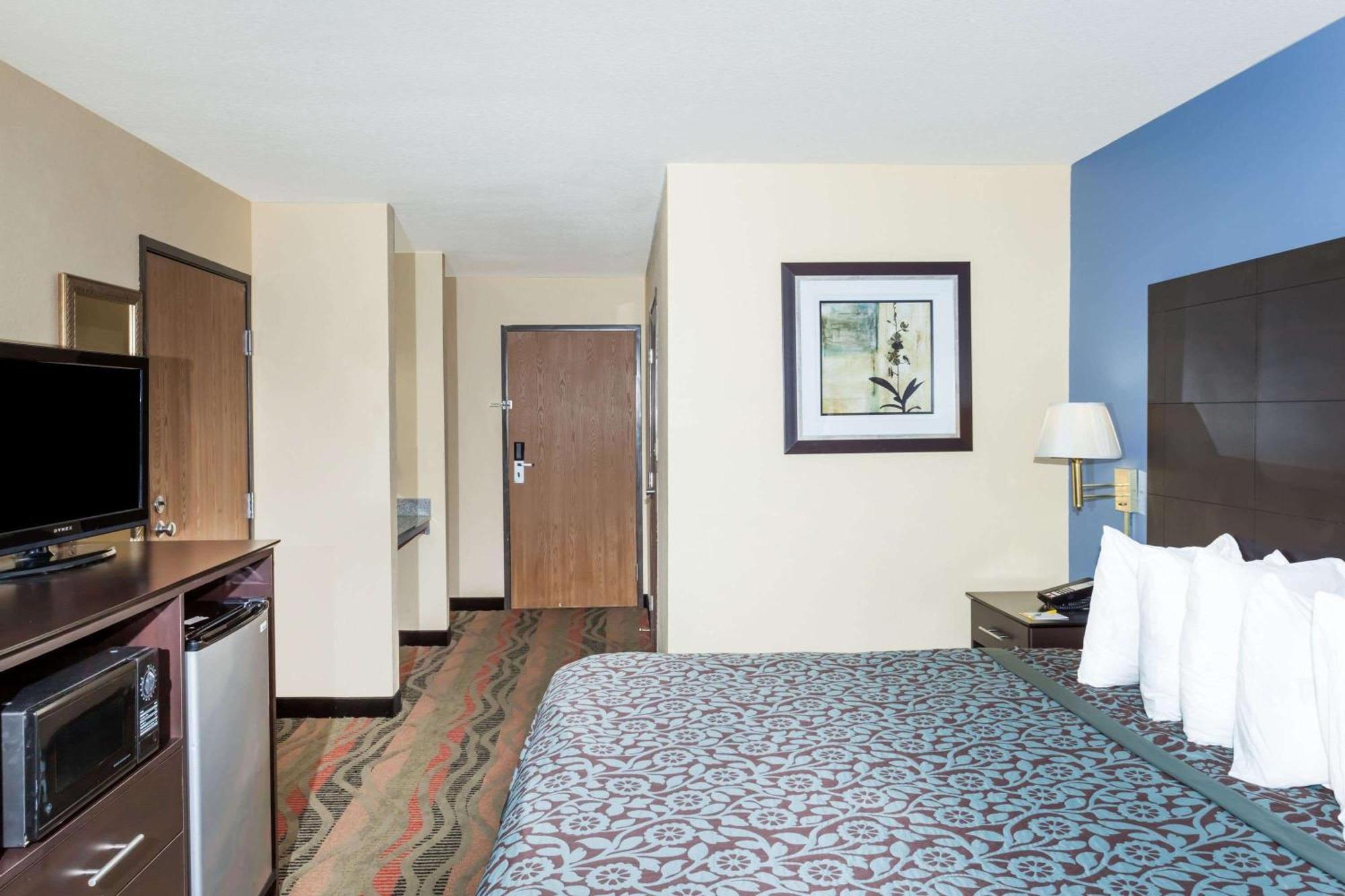 Days Inn By Wyndham Springfield Exteriör bild